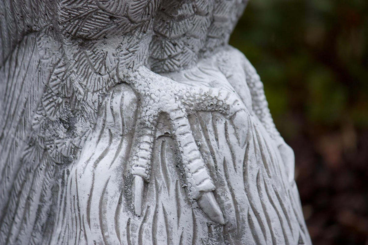 STEINFIGUR Falke, frostfest, massiver Steinguss - Grau, Stein (22/40/22cm) - stoneandstyle