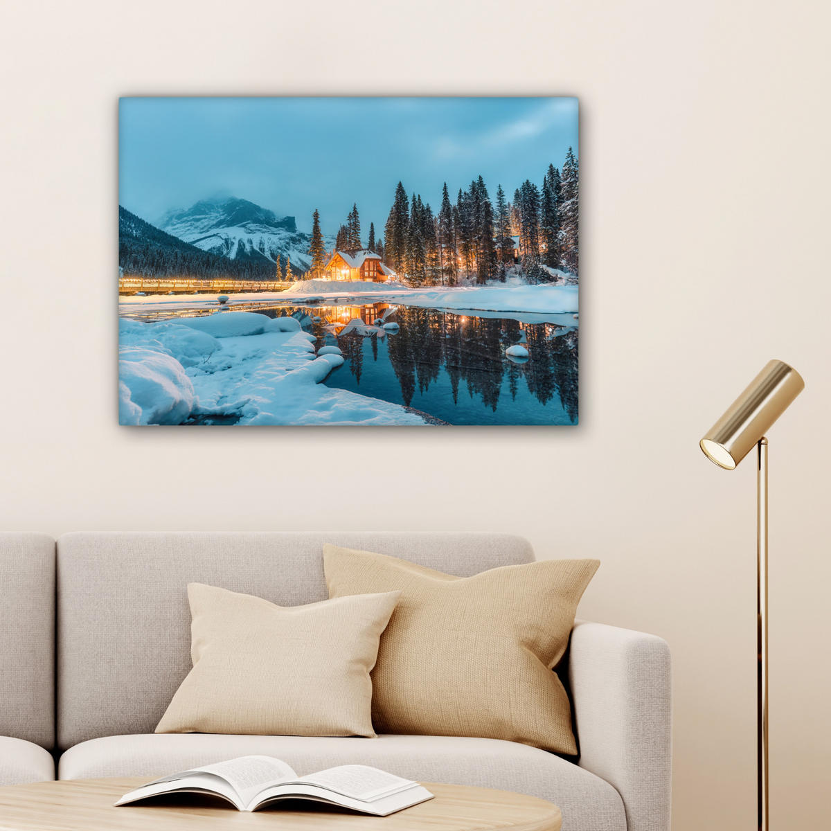 LEINWANDBILD Winterlandschaft - Natur - Haus - Berge - Schnee Wandbilder 80x60 cm - Hellblau, Textil (80/60cm) - MuchoWow