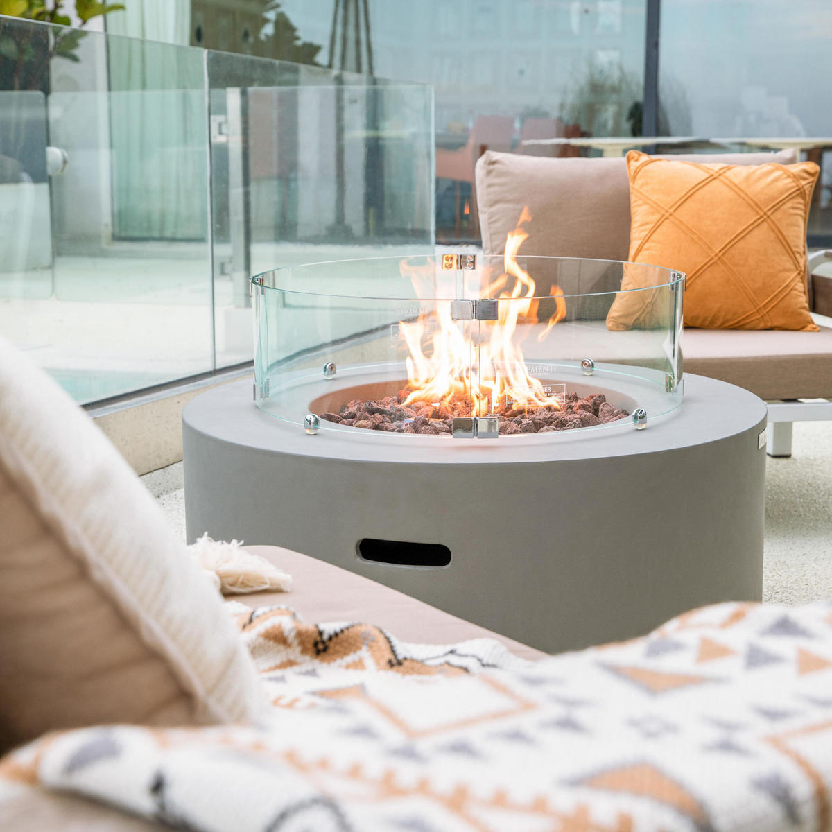 FEUERTISCH Tramore Gasfeuerstelle aus GF-Beton 87/87/36 cm - Hellgrau, Naturmaterialien (87/37/87cm) - Elementi