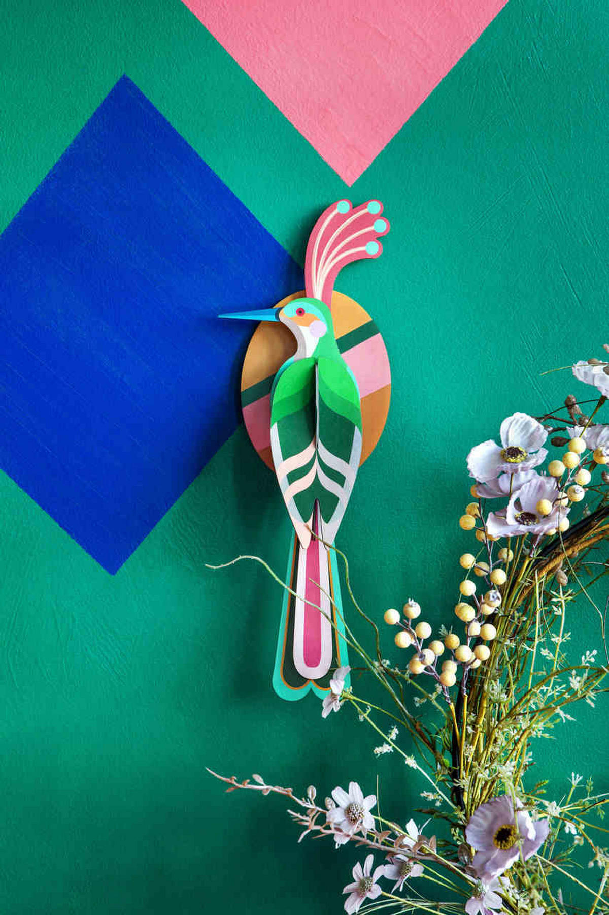 WANDDEKO Vogel mit Federkrone 14/9 cm - Pink/Grün, Wellpappe (14/9/39cm) - KUNSTLOFT