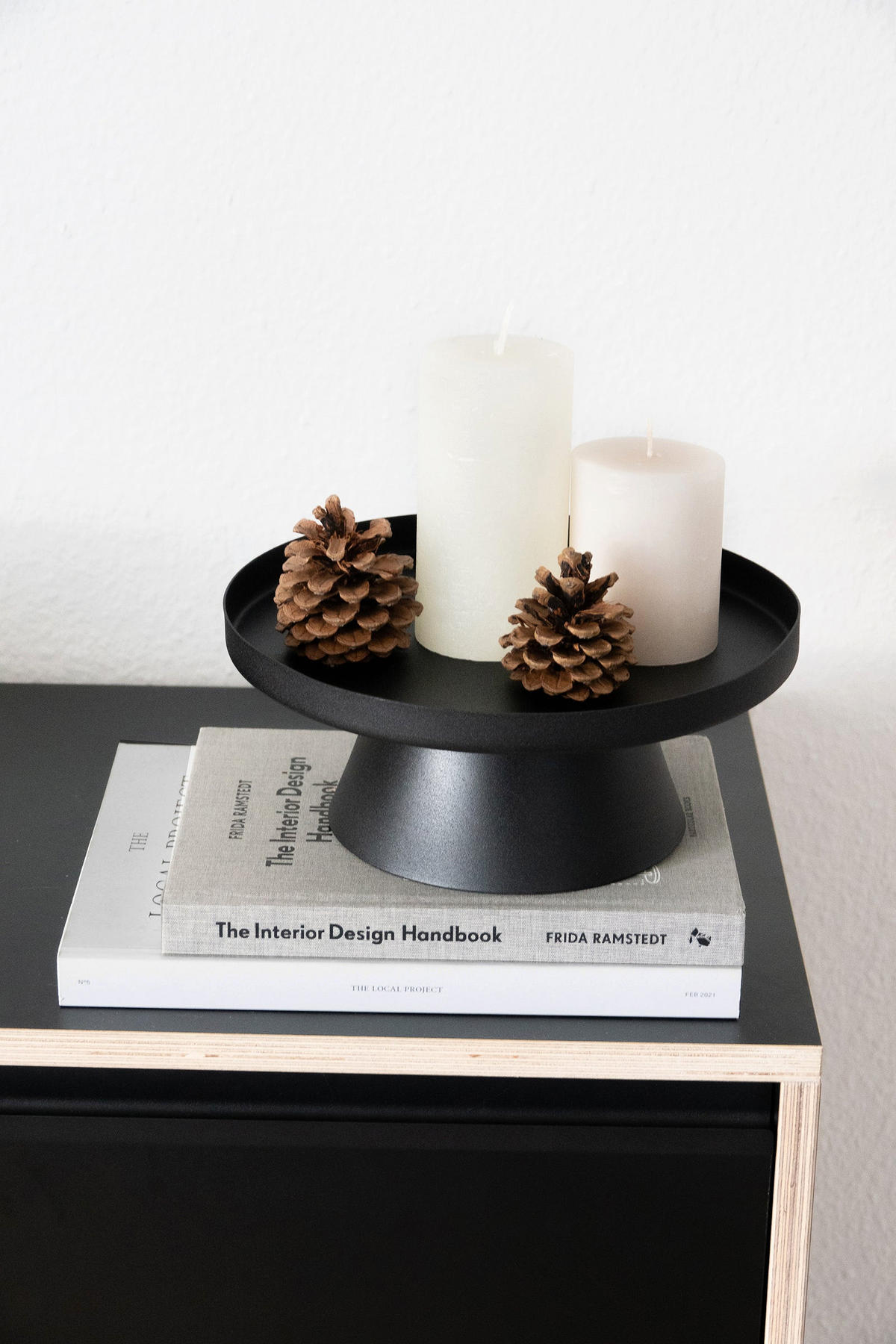 DEKOTABLETT auf Ständer Enisa in Schwarz Ø 26 cm - Schwarz, Metall (26/11cm) - LaLe Living