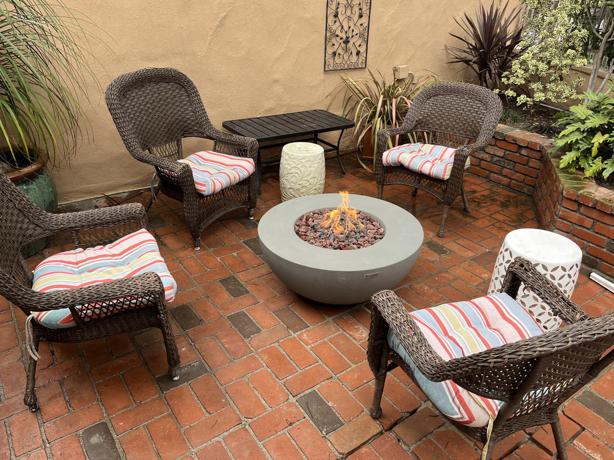 FEUERTISCH LUNAR BOWL Gasfeuerstelle aus GF-Beton 107/107/ 40cm - Hellgrau, Naturmaterialien (107/40/107cm) - Elementi