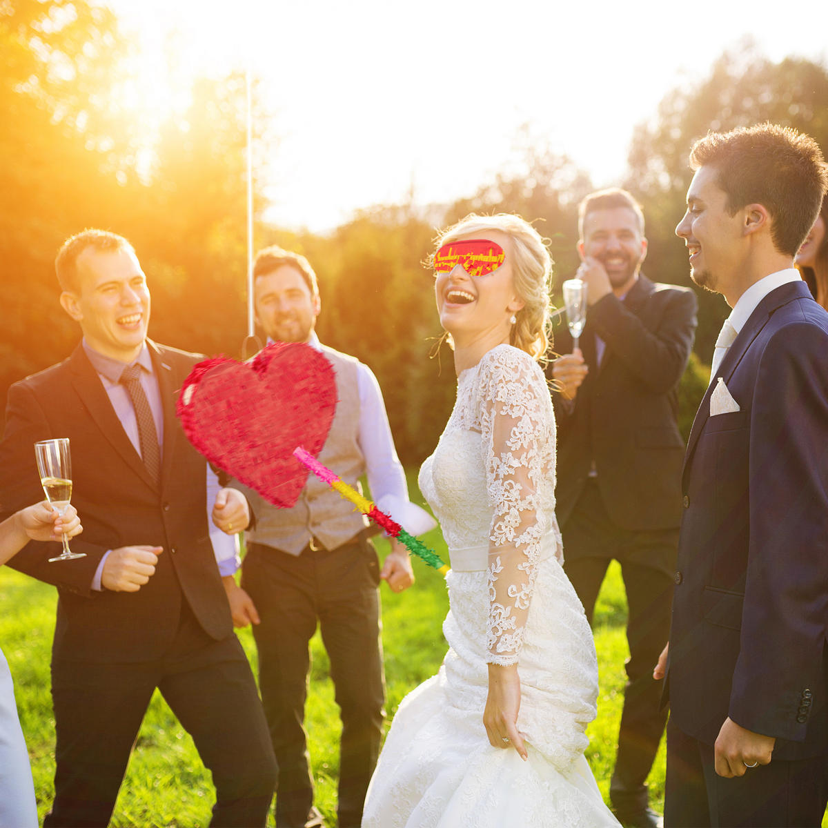 PINATA - Rot, Papier/Wellpappe (36/36/9.5cm) - Relaxdays