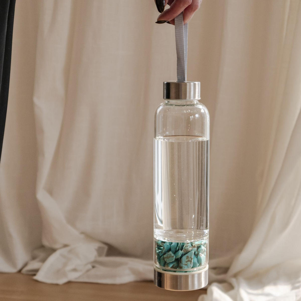 WASSERFLASCHE mit Heilsteinen und Tasche 400ml - Blau, Glas (0.4L) - Intirilife