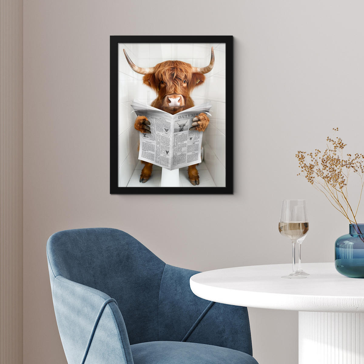 GERAHMTES BILD Schottisches Hochlandrind - Tier - Zeitung - Toilette 30x40 cm - Kastanienfarben, Papier (30/40cm) - MuchoWow