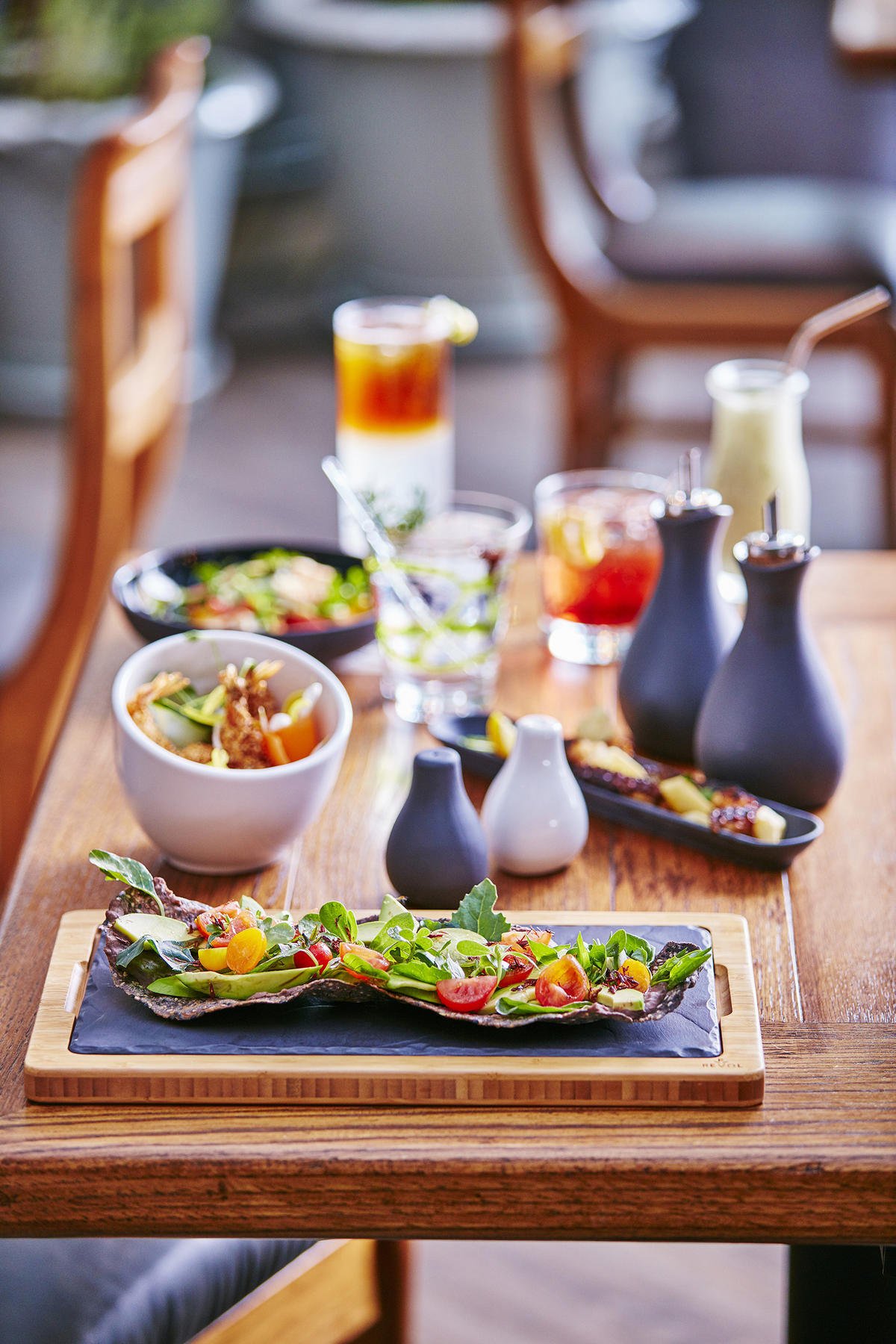 HOLZTABLETT 34 x 19,5 cm FÜR STEAKTELLER 30 x 16 cm Bambus - Braun, Keramik (19.5/1.5/34cm) - Revol Porcelaine France