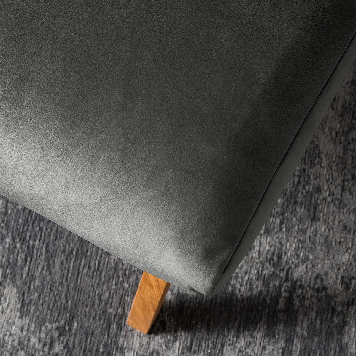 POLSTERHOCKER mit Holzfüßen - Eichefarben/Grün, Eichenholz/Textil (51/37/41cm) - home24