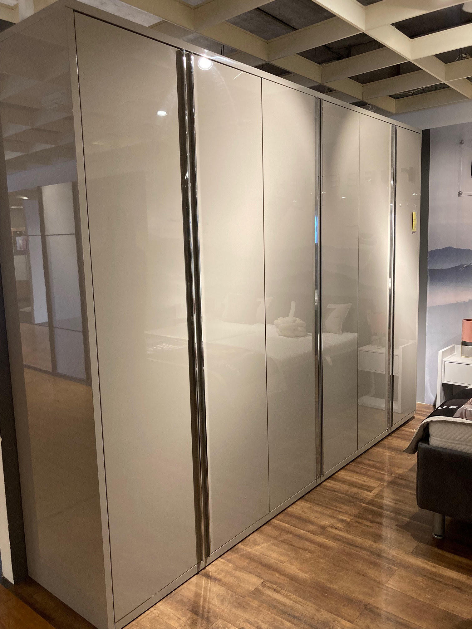 Drehtürenschrank - Invivus