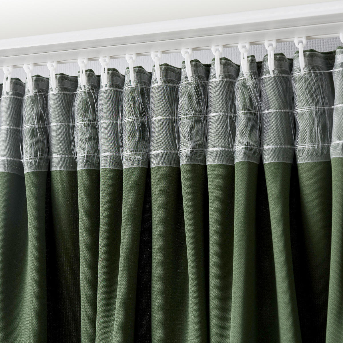 FERTIGVORHANG mit Schlaufenband grün 140 x 280 cm - Grün, Textil (140/280/1cm) - Dekoria