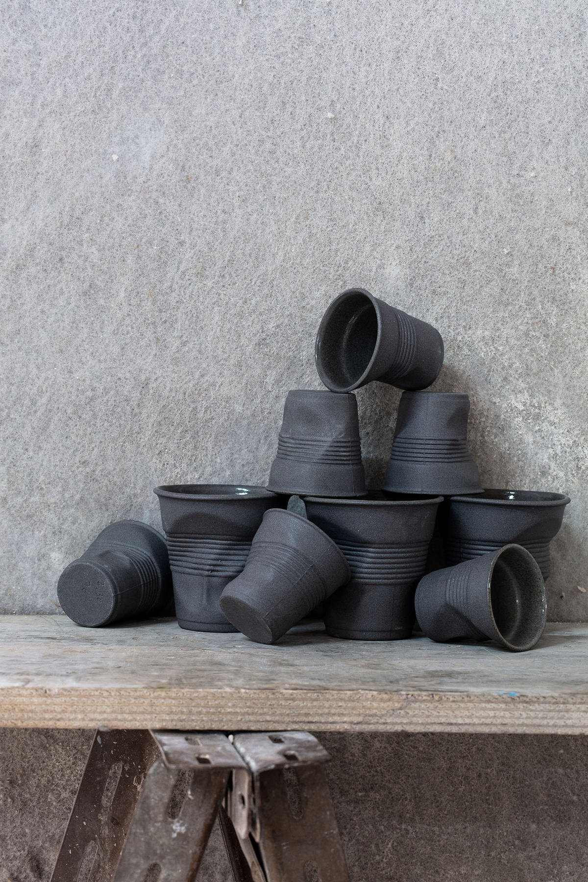 KNICKBECHER Cappuccino 0,18l wie 100% Recyclay - Grau, Keramik (0.18L) - Revol Porcelaine France