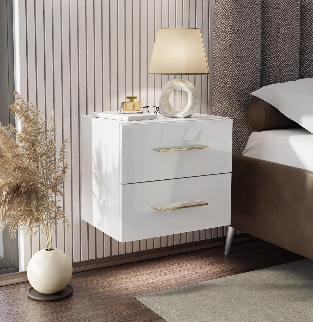 NACHTTISCH LINA LUX hängend mit Griffen und Hochglanzplatte – Griffe: Gold-Chrom - Weiß, Holzwerkstoff (45/41.8/38.5cm) - Lookway
