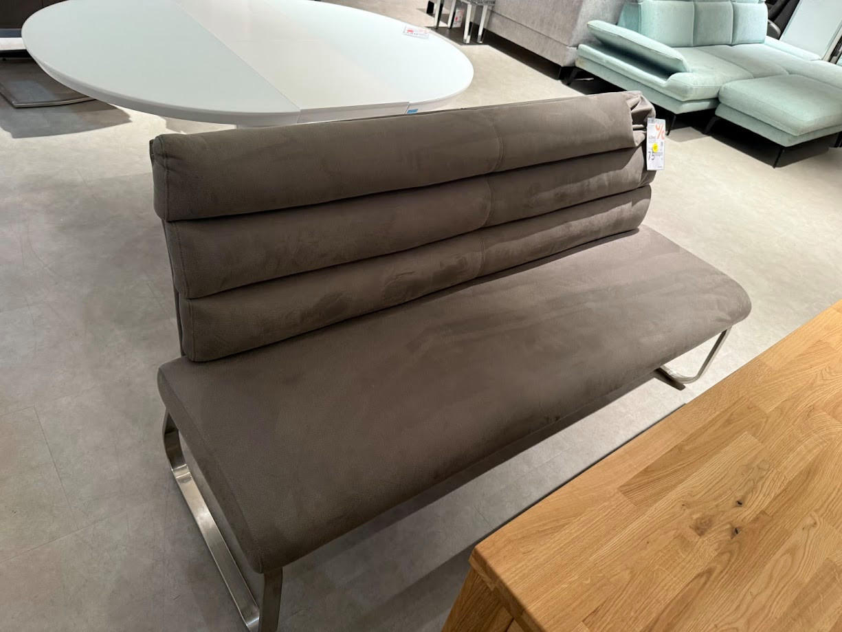 ÜLŐPAD OSTIA-BUDAÖRS OUTLET - Novel