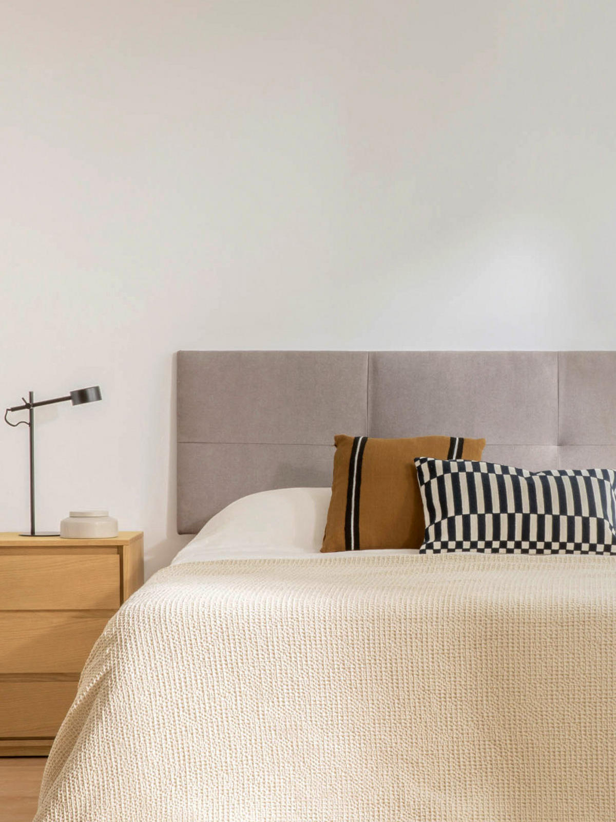 KOPFTEIL Ilan Grau 165 cm x 52 cm - Grau, Textil (165/52/3cm) - Kenay Home