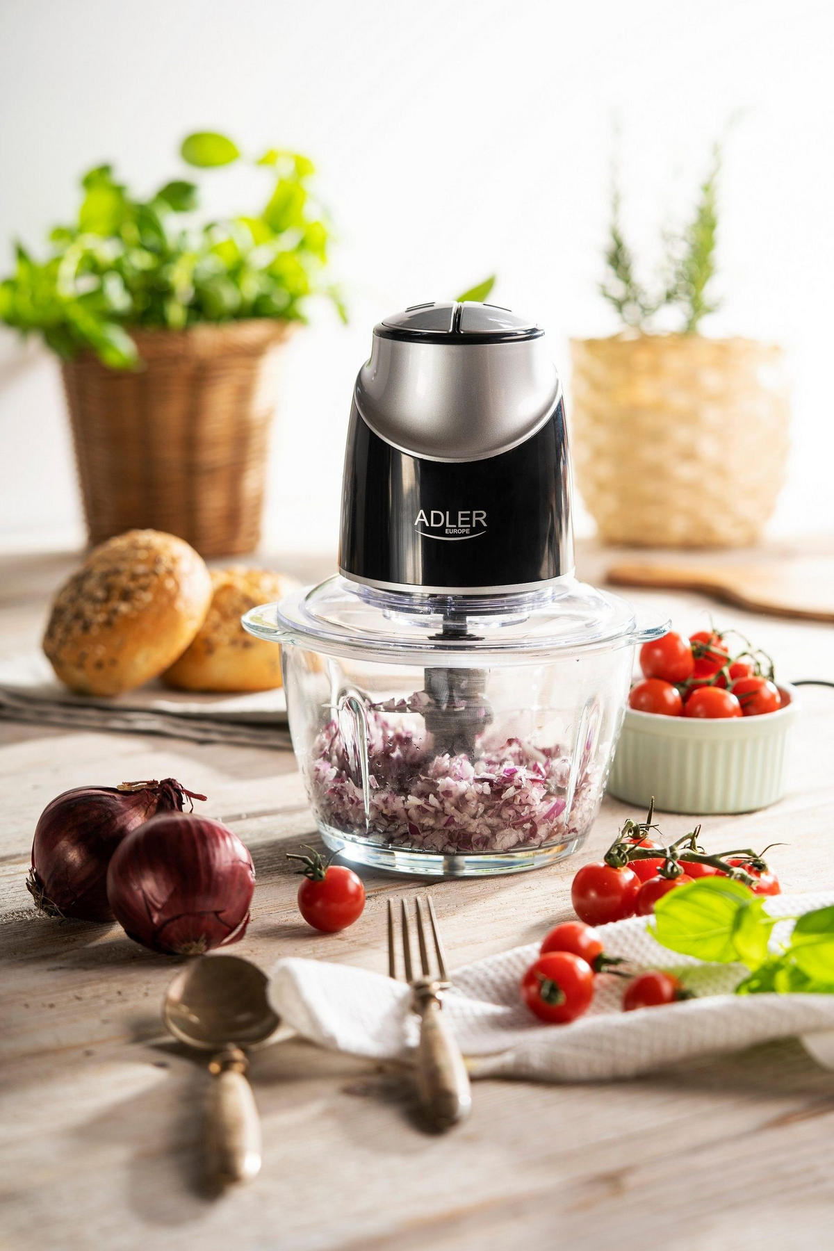 ADLER AD4082 Glas Zerkleinerer 1,2L – Elektrischer Multizerkleinerer mit 4 Edelstahlklingen, Einhandbedienung, Für Gemüse, Fleisch, Nüsse & Zwiebeln - Transparent/Schwarz, Glas/Kunststoff (18/24/18cm) - Adler
