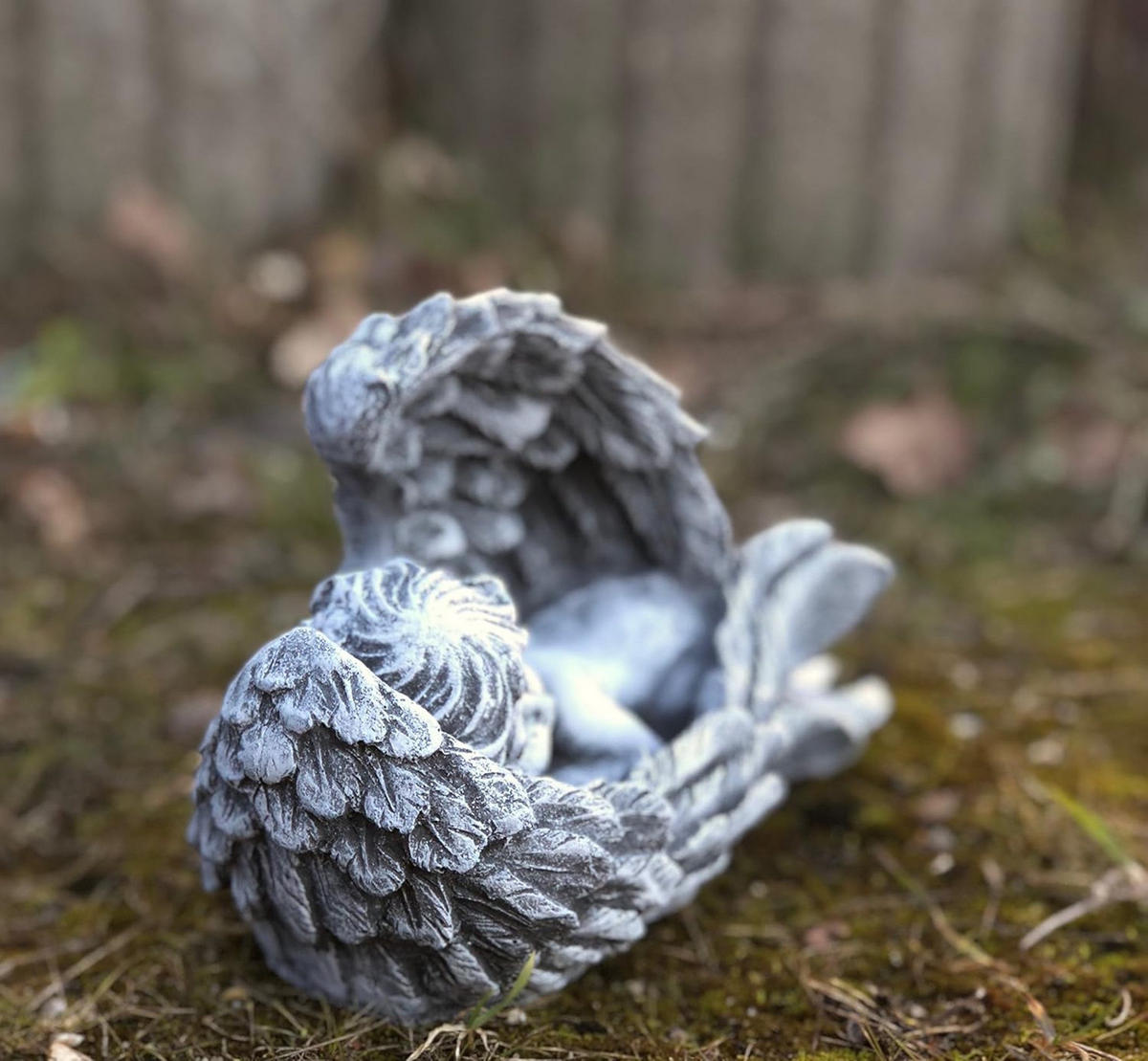 STEINFIGUR Engel im Flügel Grabschmuck frostfest wetterfest - Grau, Stein (18/13/9cm) - stoneandstyle