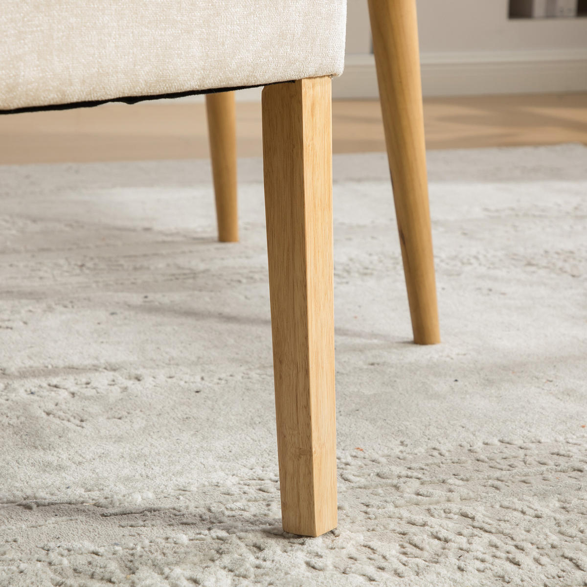 MATSTOLAR 2-pack i Chenille och Massivt Trä, med nitdekor och resårkärna - Beige, Textil (62.5/92/45cm) - Urban Meuble