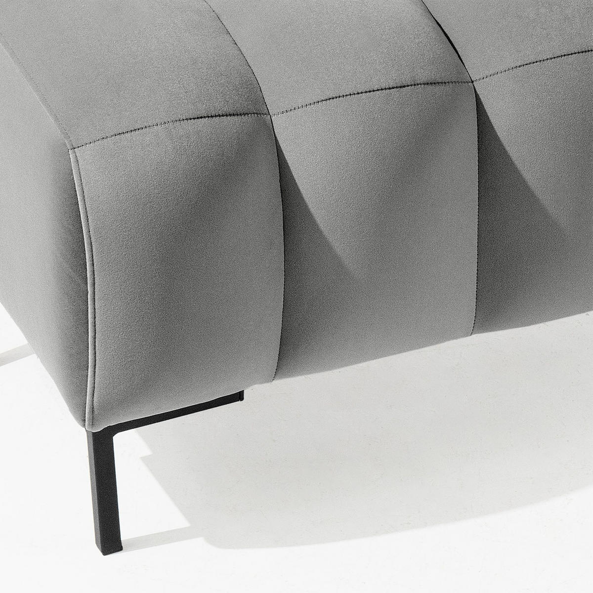 SITZHOCKER Polsterhocker PECCO, Veloursstoff - Hellgrau/Schwarz, Holz/Textil (60/50/50cm) - KONSIMO®