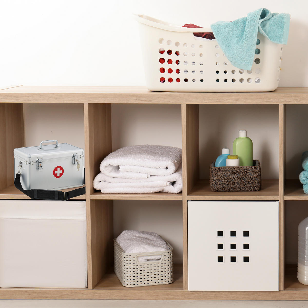 ERSTE-HIFE Koffer - Silberfarben, Kunststoff/Textil (32/19/20cm) - Relaxdays