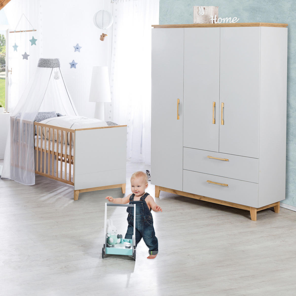 KLEIDERSCHRANK Caro 3-türig - Hellgrau, Holzwerkstoff (134.5/200/55cm) - Roba