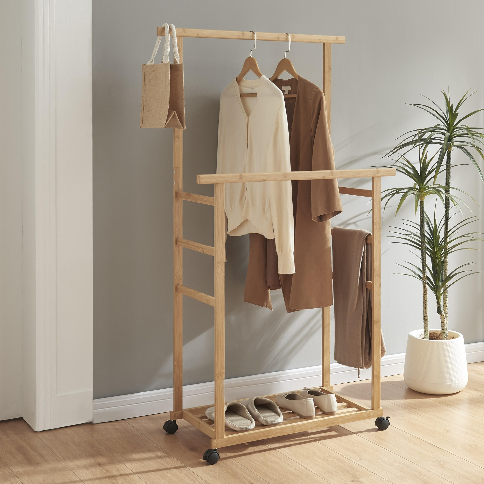 ROLLGARDEROBE Ilmajok - Naturfarben, Holz (70/147/36cm) - [en.casa]