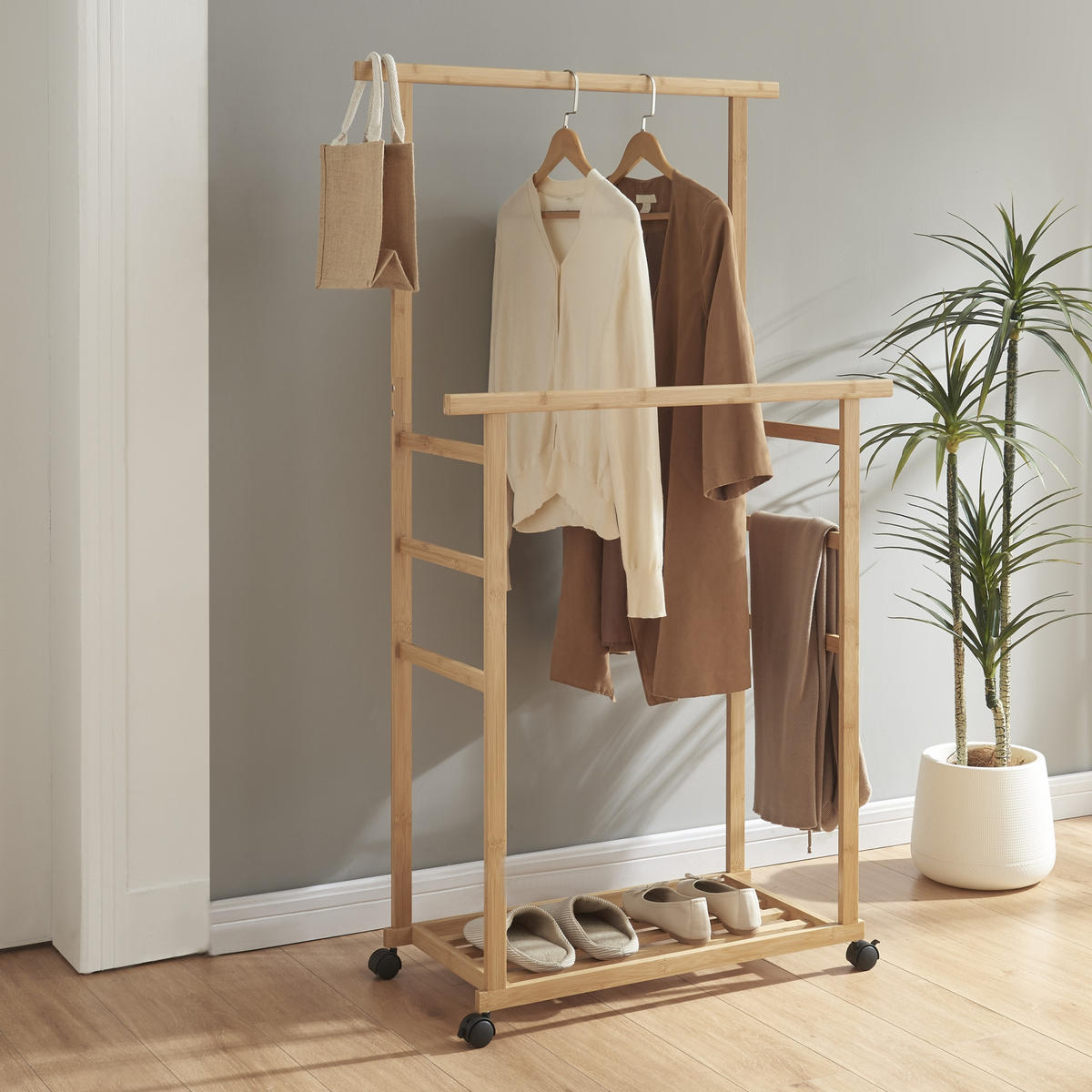 ROLLGARDEROBE Ilmajok - Naturfarben, Holz (70/147/36cm) - [en.casa]