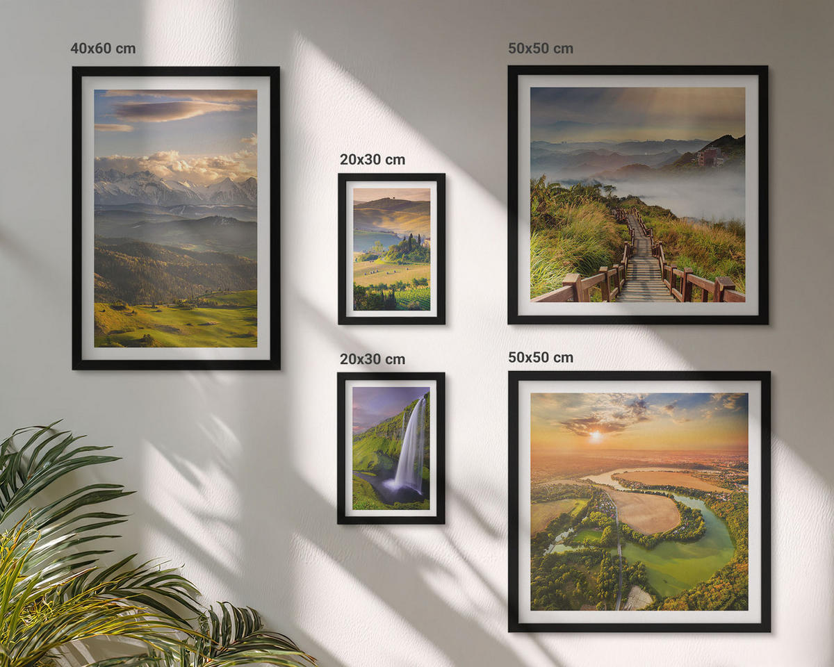 BILDER SET 5er Set - 50x50 cm & 20x30 cm & 40x60 cm Schwarzer Rahmen - Grüne Hügel mit einer Burg - Schwarz, Kunststoff (40/60cm) - TULUP