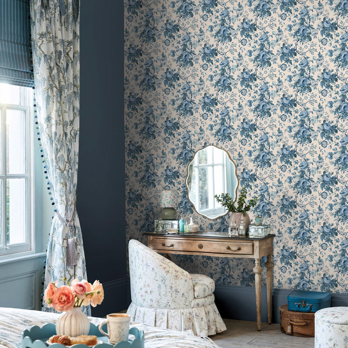 VLIESTAPETE Uffington Roses - Blau, Papier/Kunststoff (52/1000cm) - LAURA ASHLEY