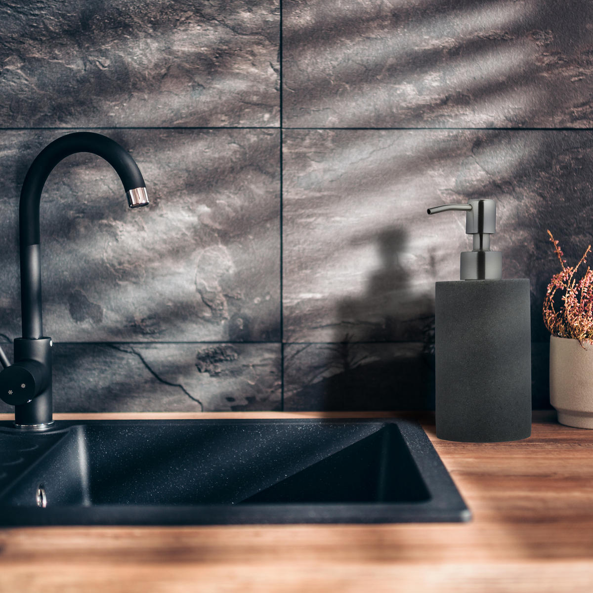 SEIFENSPENDER - Creme, Kunststoff/Metall (7/16.5/8cm) - Relaxdays