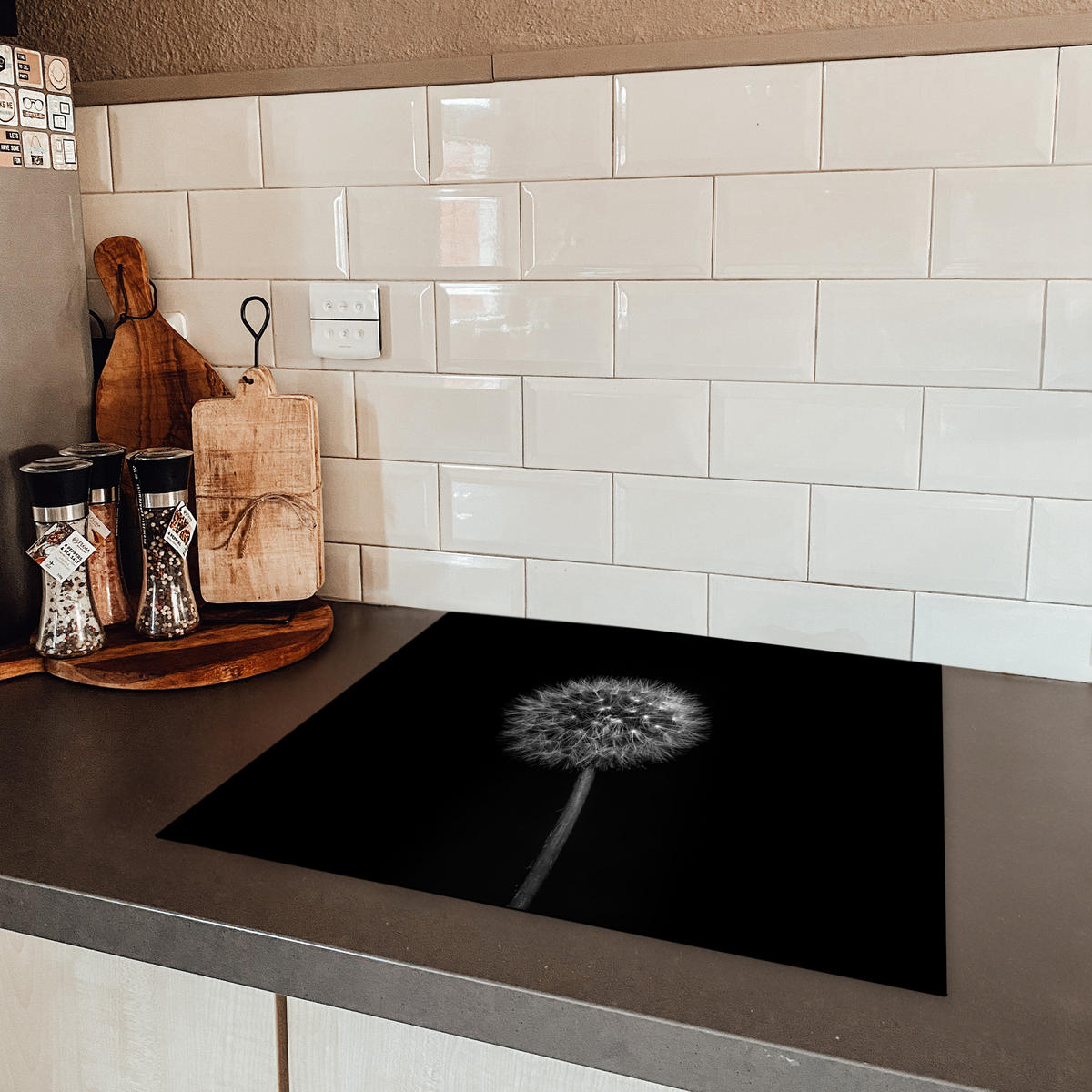 HERDABDECKPLATTE Löwenzahn - Schwarz - Floral - Botanisch 58x51 cm - Grau, Kunststoff (58.3/51.3/0.2cm) - MuchoWow