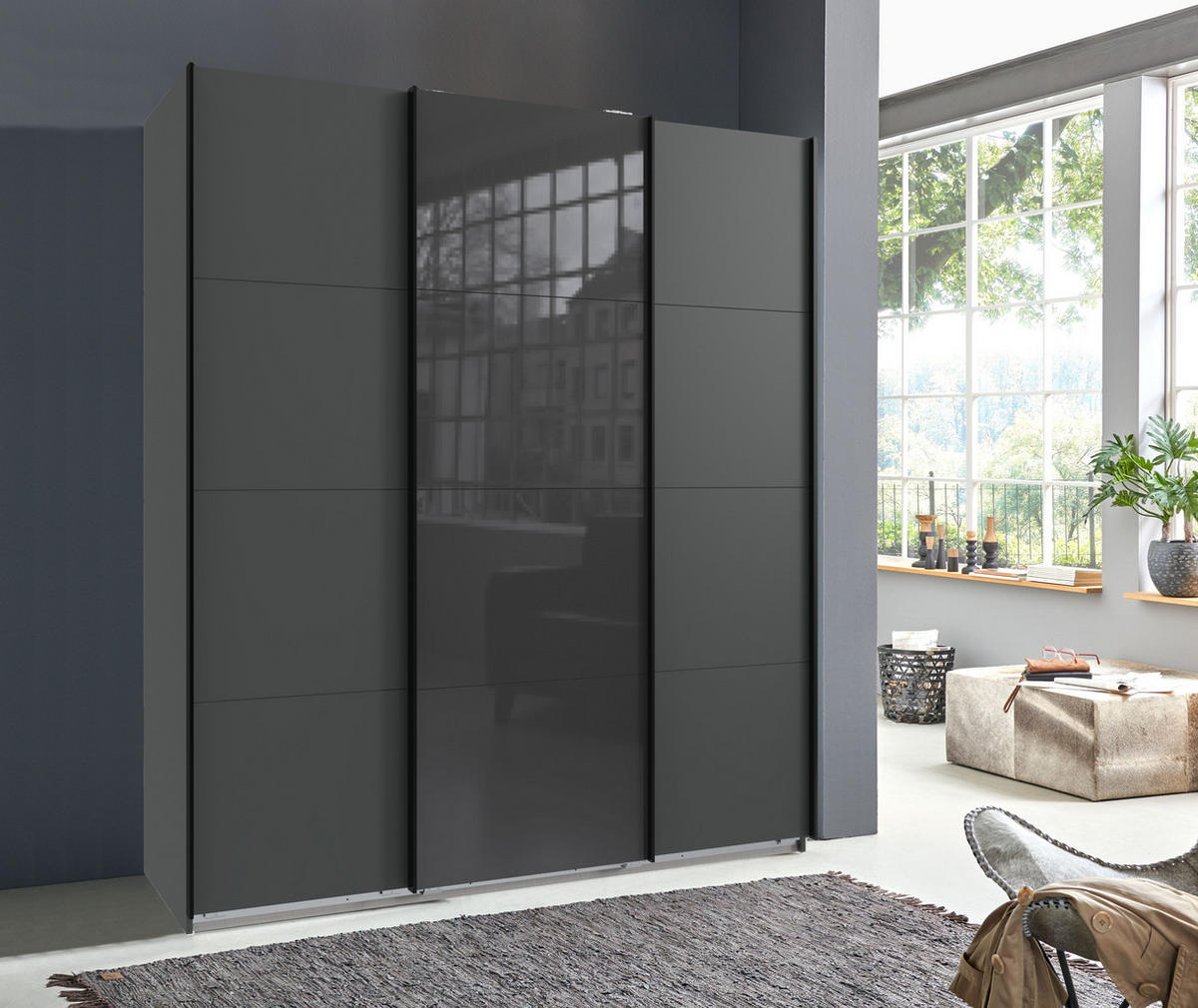 SCHWEBETÜRENSCHRANK 3-türig in Grafit, eine Tür mit Glasfront Grau, B180/H208/T64 cm / 22516 - Schwarz/Graphitfarben, Holzwerkstoff/Metall (180/208/64cm) - luma-home