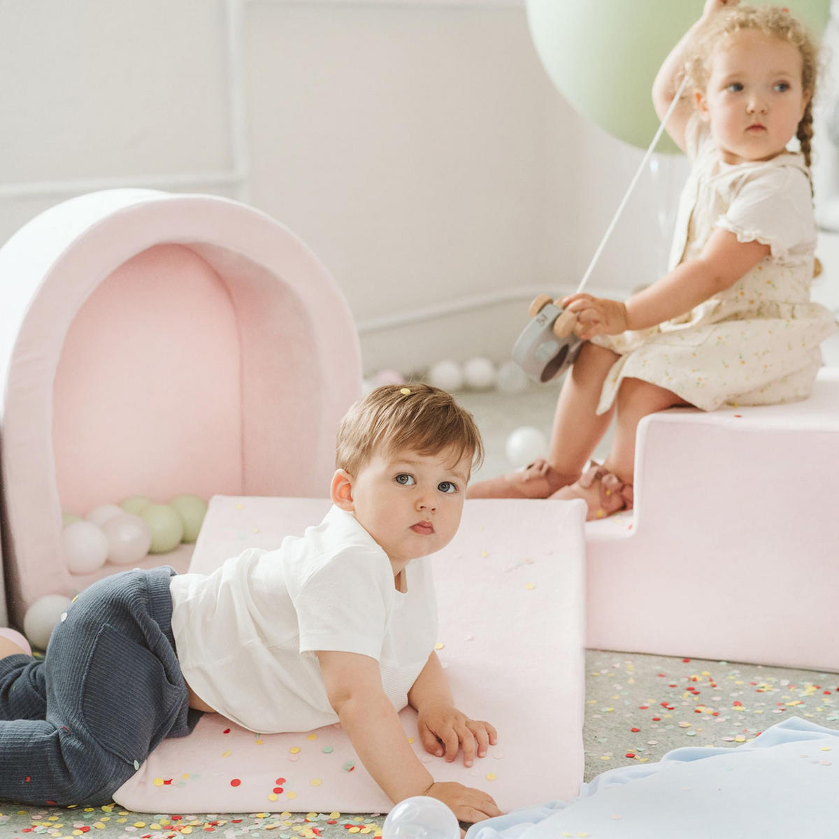 BÄLLEBAD klein mit Schaumstoff Bausteinen für Kinder, Samt, Puderrosa - Hellrosa, Textil (250/45/30cm) - MeowBaby