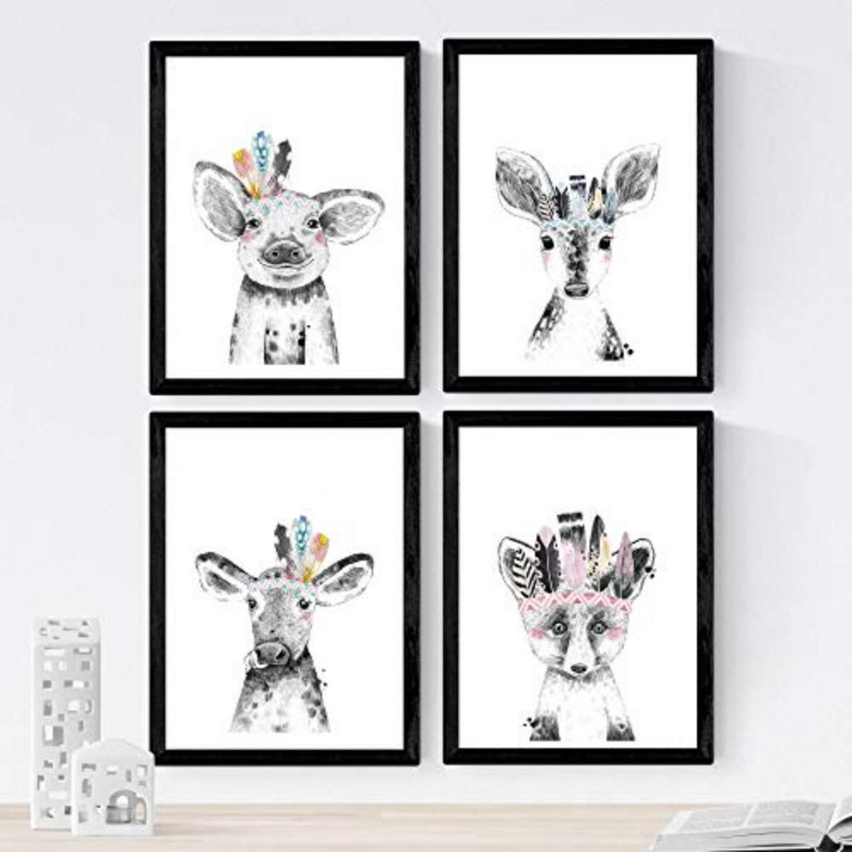 POSTER Set mit 4 Kindertiere mit farbigen Federn A3 Schwarzer Rahmen - Schwarz, Papier (29.7/3cm) - Nacnic