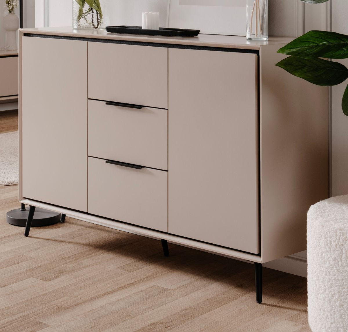 SIDEBOARD sand, schwarz 135 cm, Kommode mit Soft-Close-Funktion - Sandfarben/Schwarz, Holzwerkstoff/Kunststoff (135/90/38cm) - Furn.Design