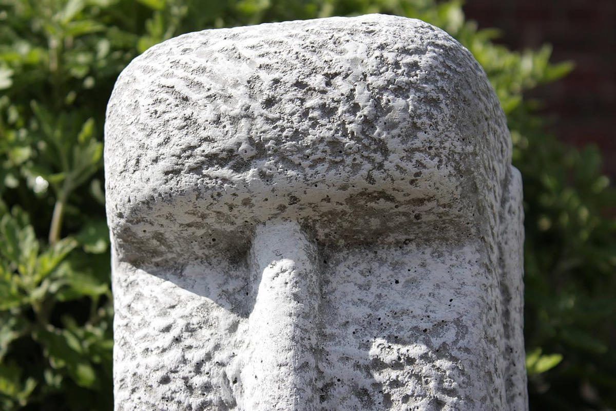 STEINFIGUR Osterinsel Gesicht frostfest massiver Steinguss - Grau, Stein (15/40/14cm) - stoneandstyle