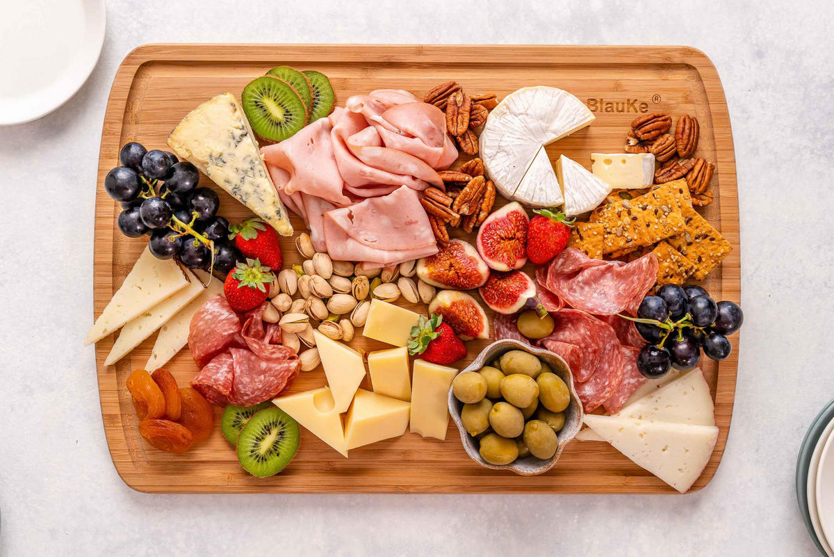 SCHNEIDEBRETT aus Holz mit Saftrille (45x31cm) - Beige, Holz (31.5/45.5cm) - BlauKe