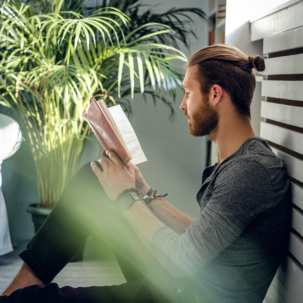 BUCHSTÜTZE - Dunkelbraun, Metall (13/16/10cm) - Relaxdays