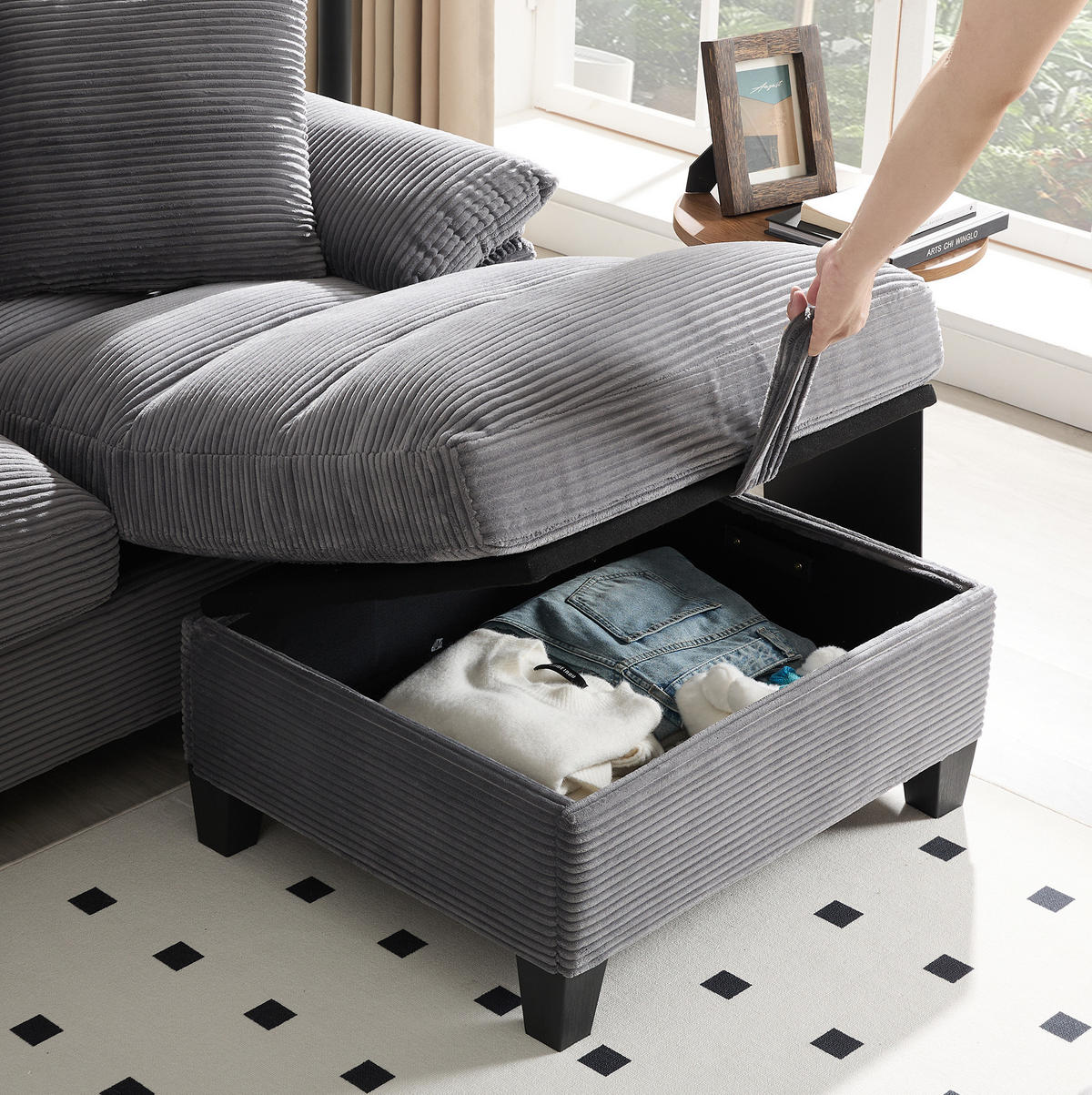 SOFA in U-Form mit Stauraum 293 x 142 cm Cord Grau mit 2 Kissen - Grau, Kunststoff (142/93/293cm) - Meubliv