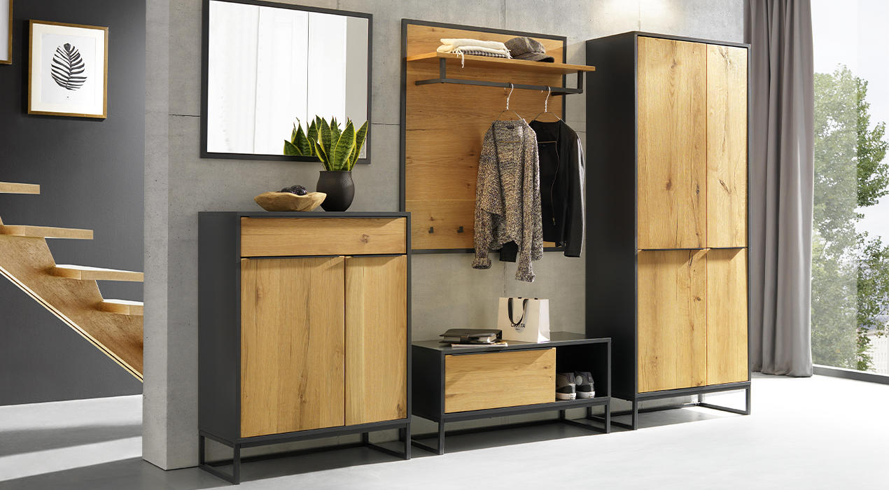 Garderobenschrank im Industrial Stil oder Look