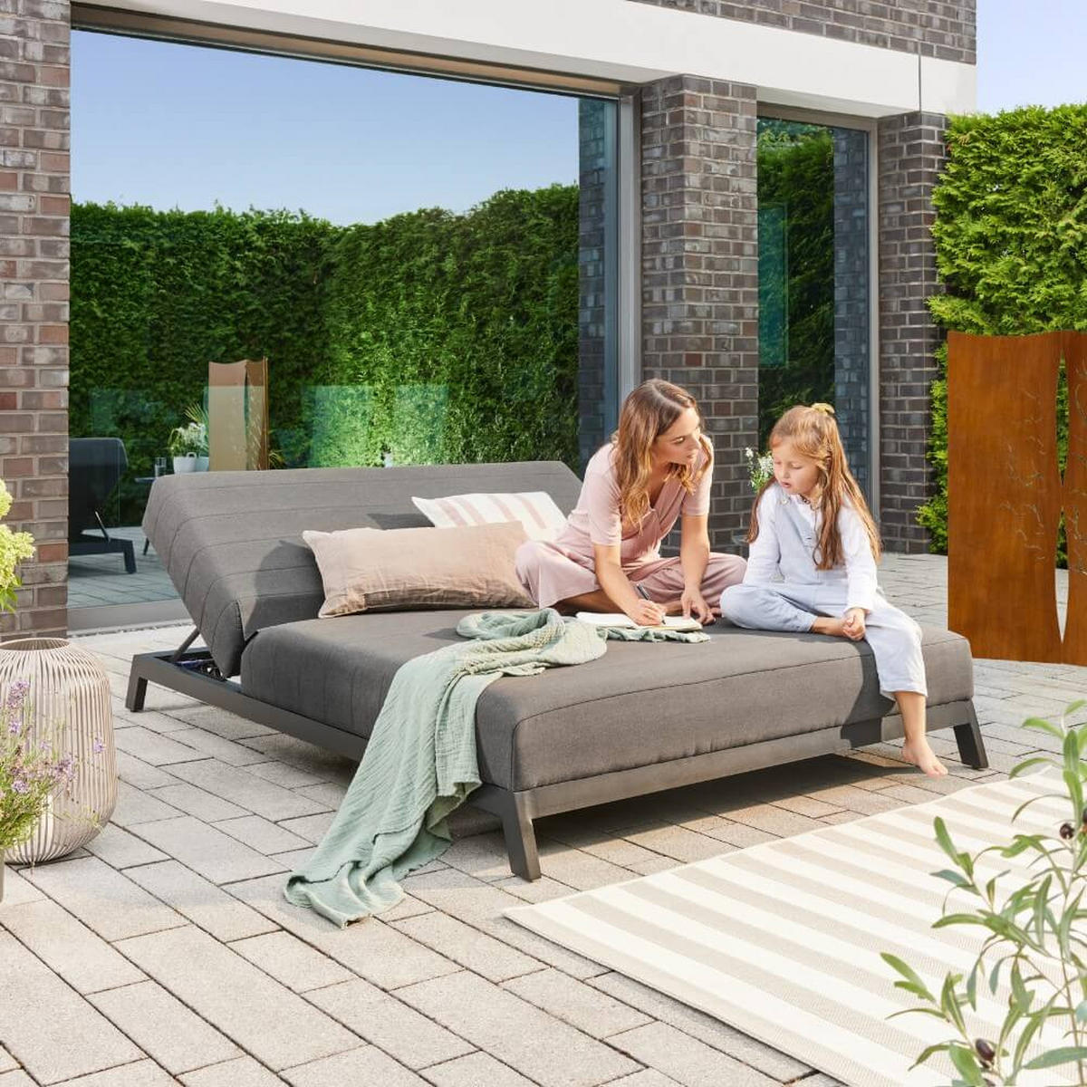 SONNENLIEGE VALENCIA - Grau, Keramik (144/38/203cm) - Home Deluxe