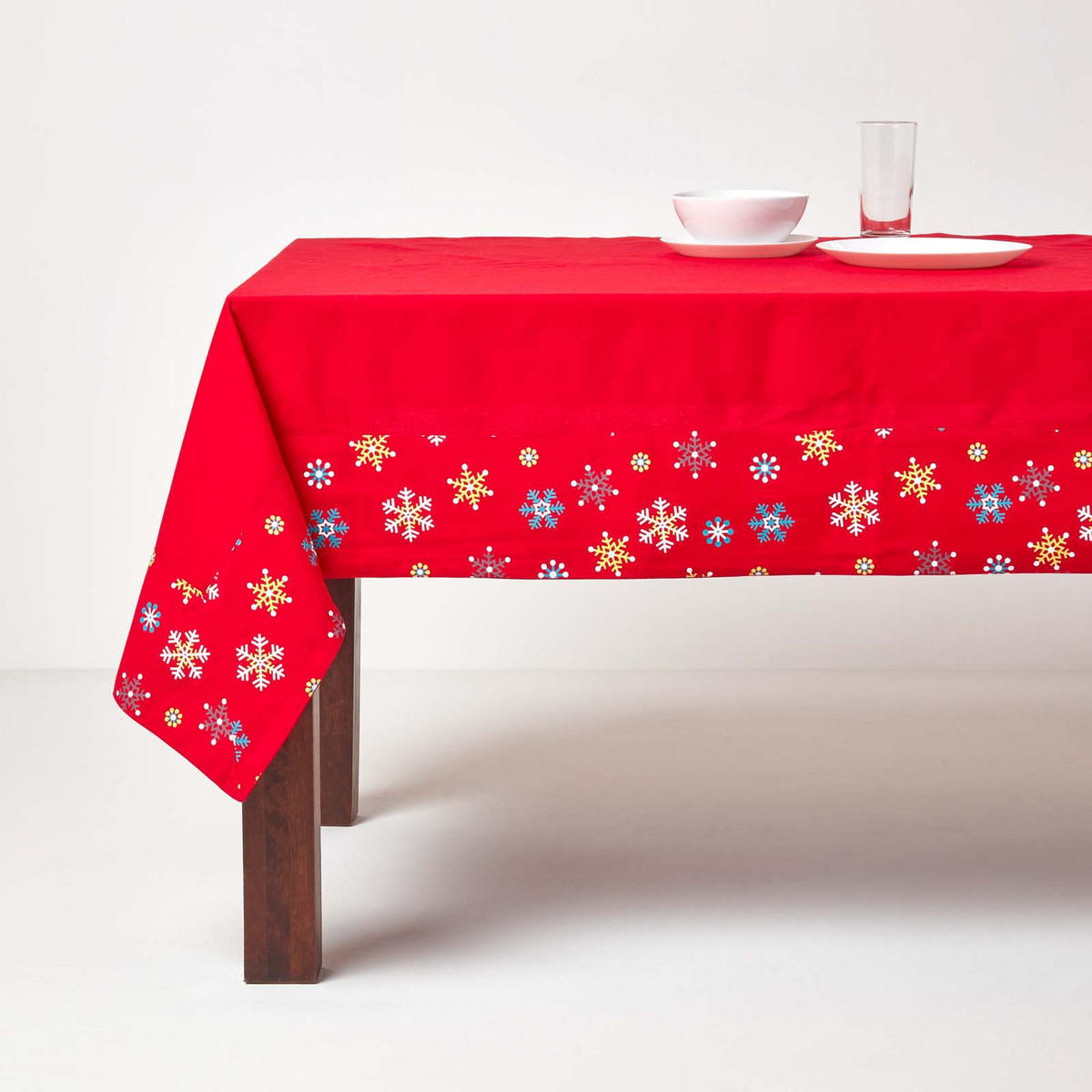 TISCHDECKE Weihnachten, rot mit Schneeflocken-Bordüre, 137/228 cm - Rot, Textil (137/228cm) - Homescapes