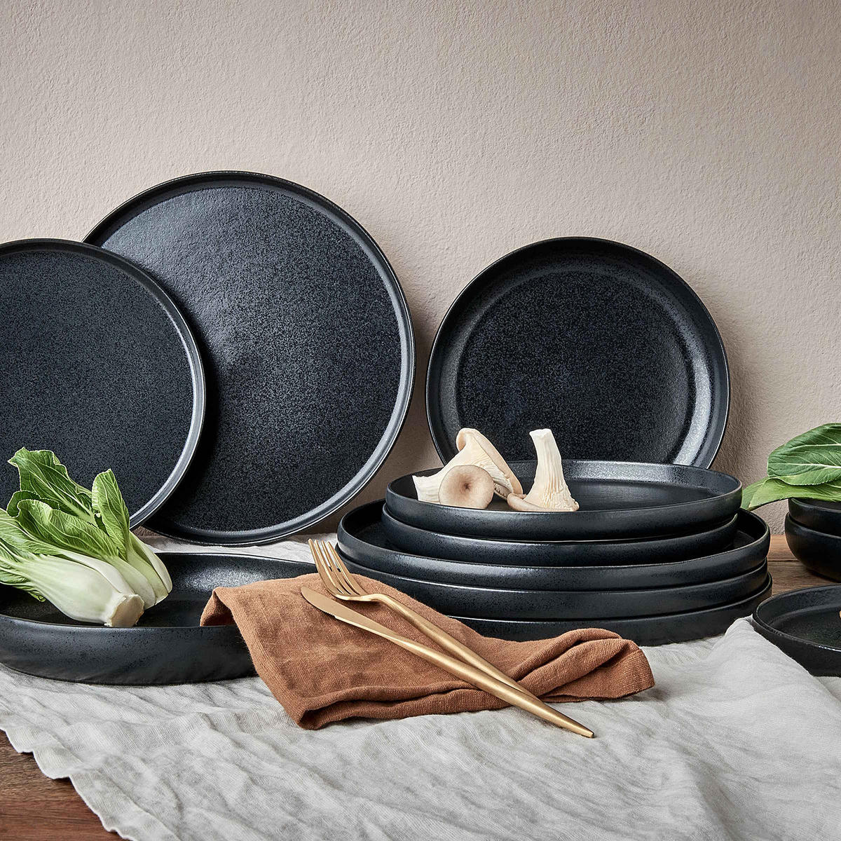 TIEFER TELLER (4er Set) Casa Nova - Schwarz, Keramik (23/23/3.5cm) - BUTLERS