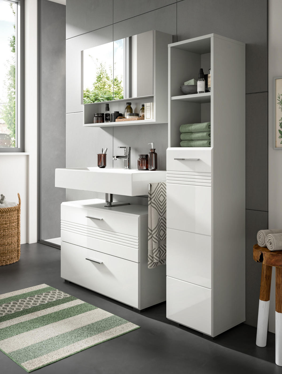 HOCHSCHRANK weiß Hochglanz, grau 30 cm, Badschrank mit Soft-Close - Weiß Hochglanz/Silberfarben, Holzwerkstoff/Kunststoff (30/150/30cm) - Inn.Furn