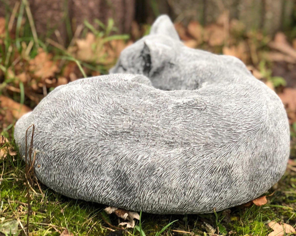 STEINFIGUR Kater Carlos schlafend Katze frostfest Gartenfigur - Grau, Stein (24/12/24cm) - stoneandstyle