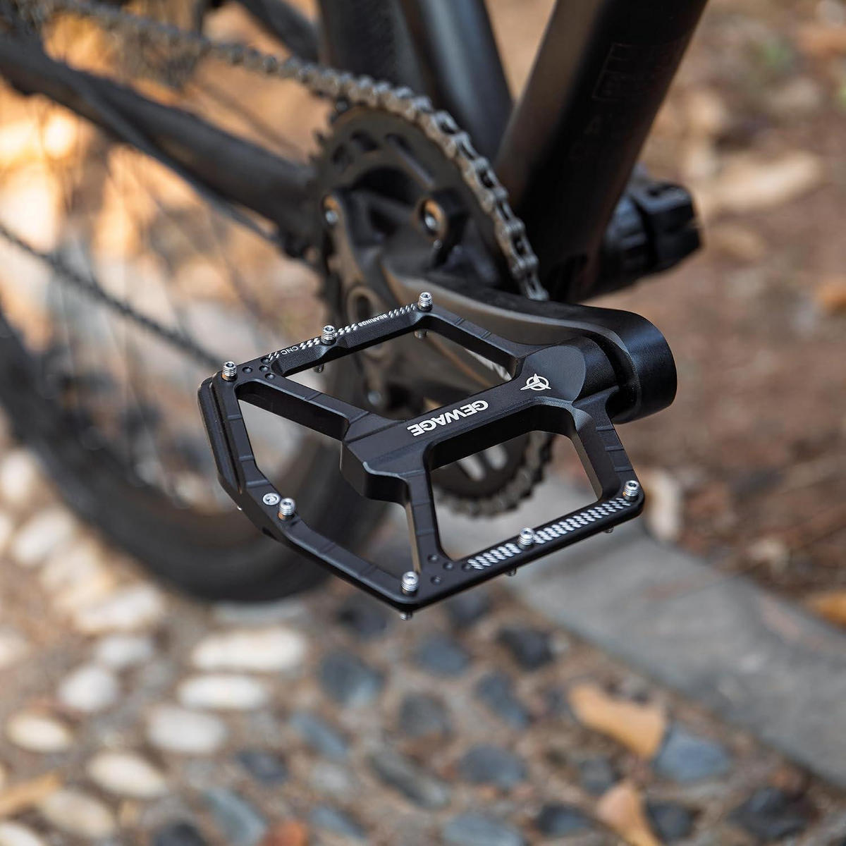 FAHRRADPEDALE CNC-Aluminium ultraflach mit 14 Anti-Rutsch-Pins Schwarz - Schwarz, Metall (11/1.5/12cm)