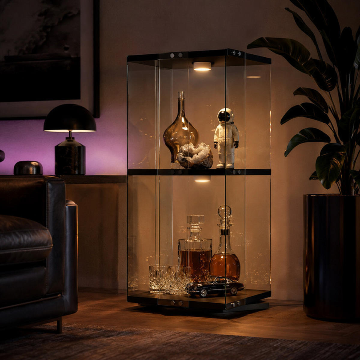 DREHVITRINE 360° mit RGB LED, 2 Ebenen, Glasvitrine schwarz für Deko - Schwarz, Glas (38/82/38cm) - SHOPENTRA