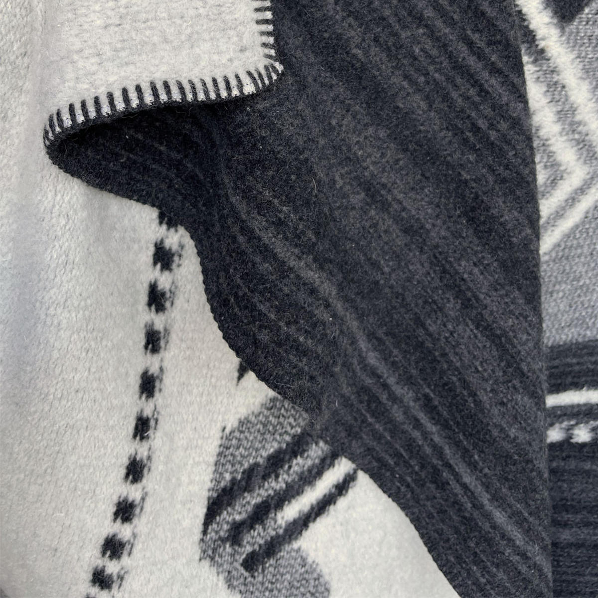 WOLLDECKE Mochica Schwarz reversibel 200x220 Merino Wolle - Schwarz, Textil (200/220cm) - Malagoon