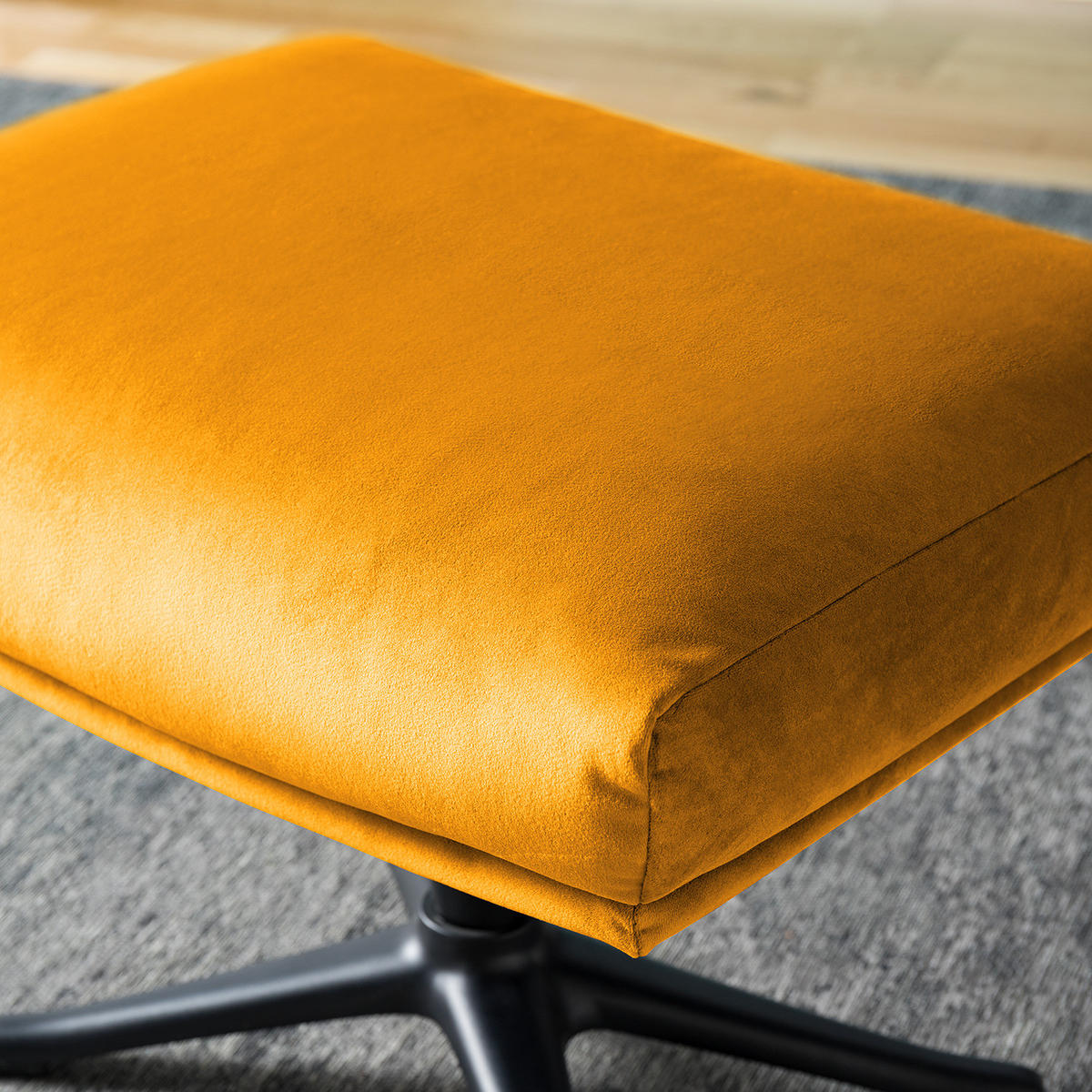 POLSTERHOCKER mit Kreuzfuß - Gelb/Schwarz, Textil/Metall (51/37/41cm) - home24