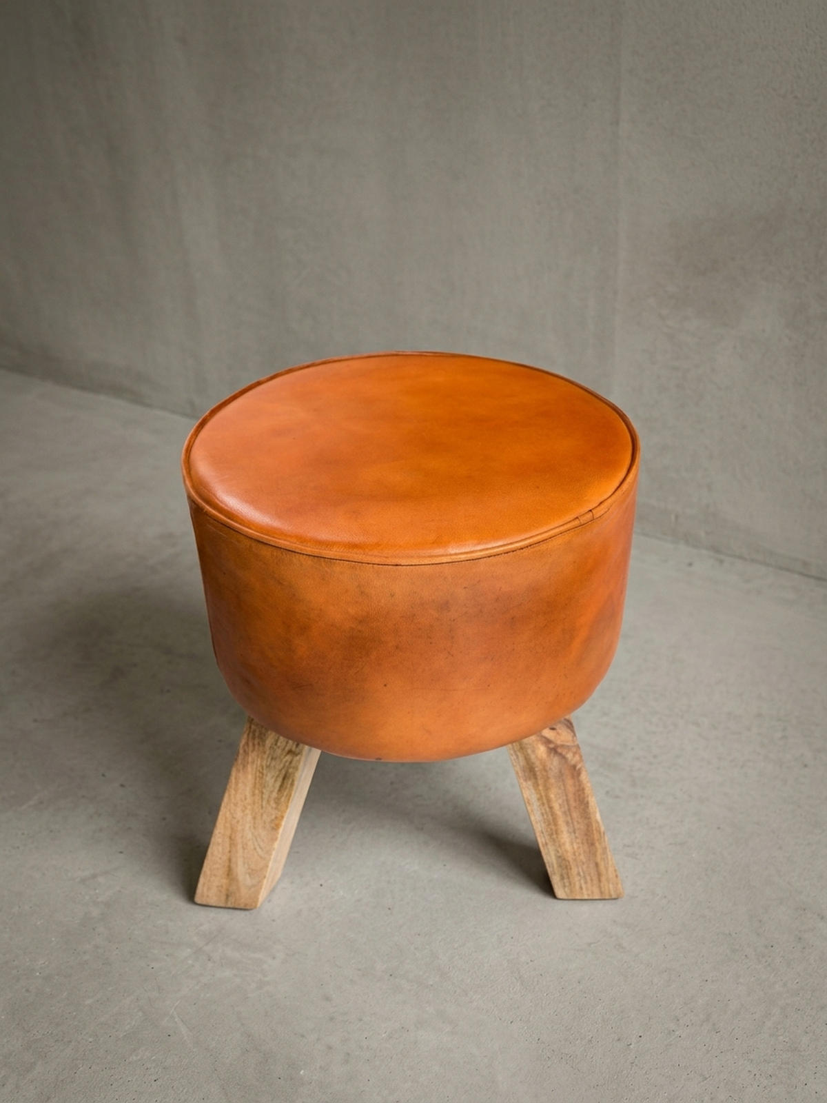 SITZHOCKER – Ziegenleder/Holz, 45 cm, Country-Stil - Braun, Mangoholz/Leder (37/45/37cm) - KADIMA DESIGN