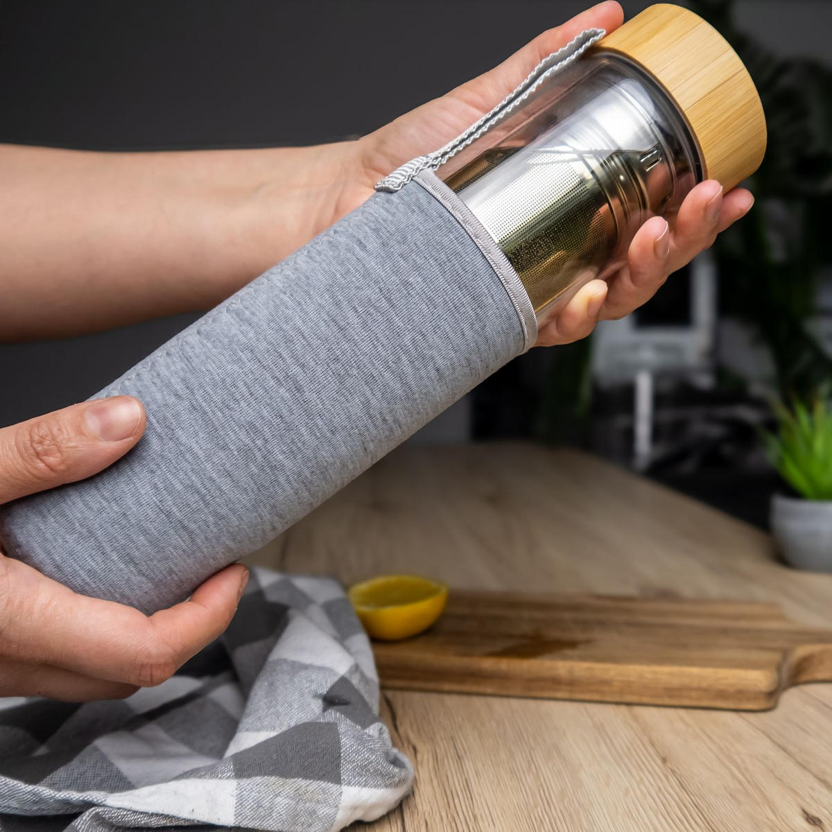 THERMOSFLASCHE mit Edelstahl Sieb - Grau, Glas (0.45L) - Intirilife