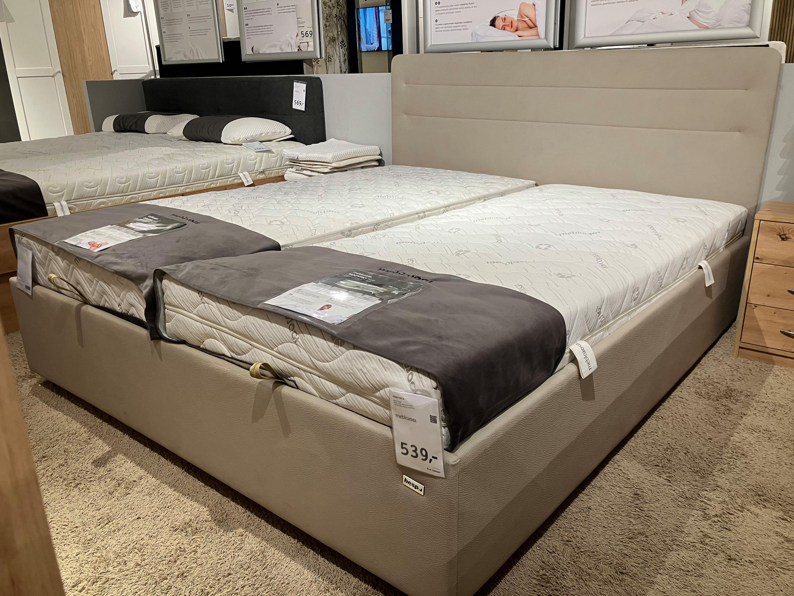 OBLAZINJENA POSTELJA LETTO S ČRTAMI - Hespo